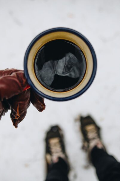 Vintercamping og varm kaffe